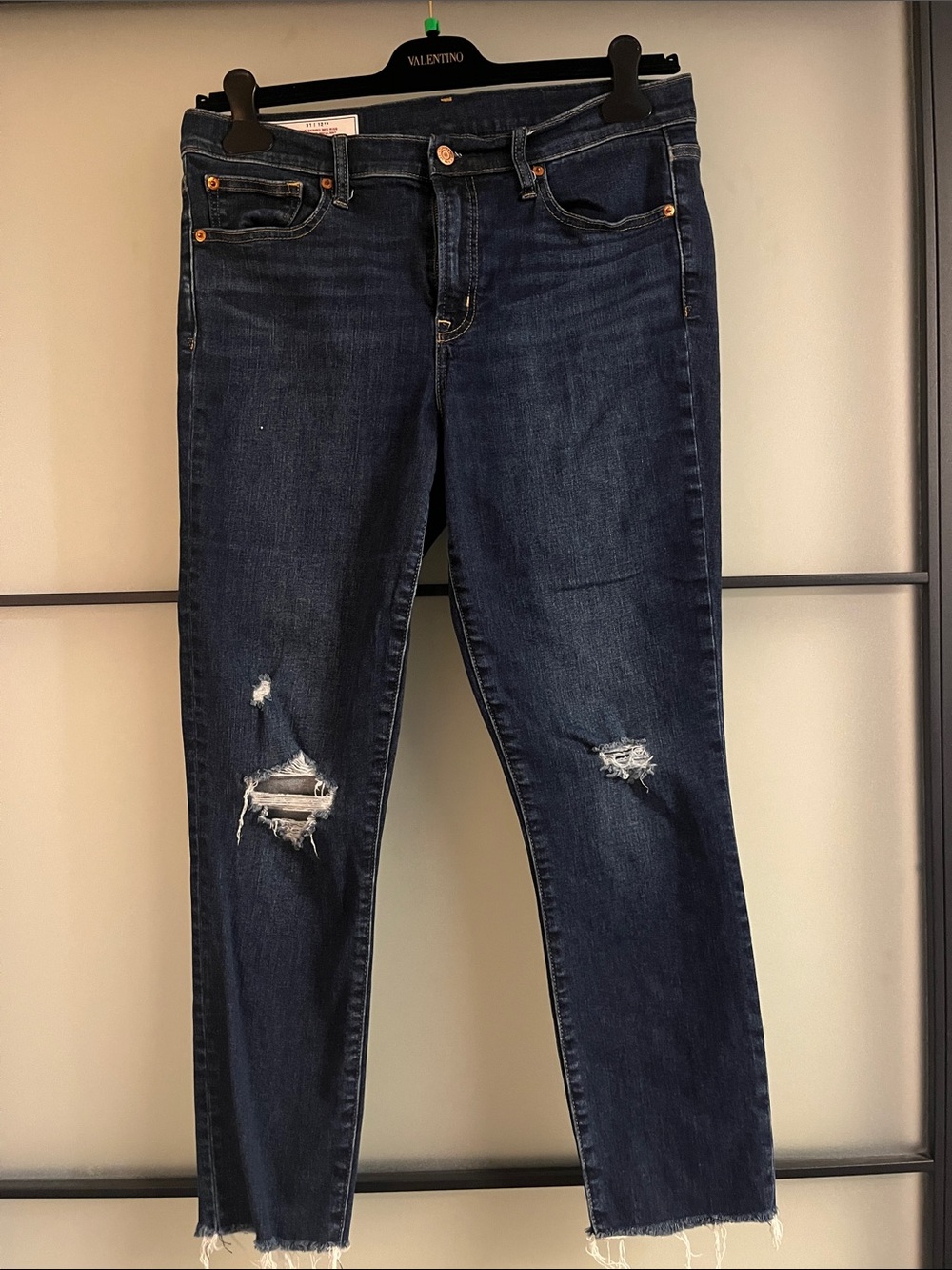 Gap distressed skinny jeans 31